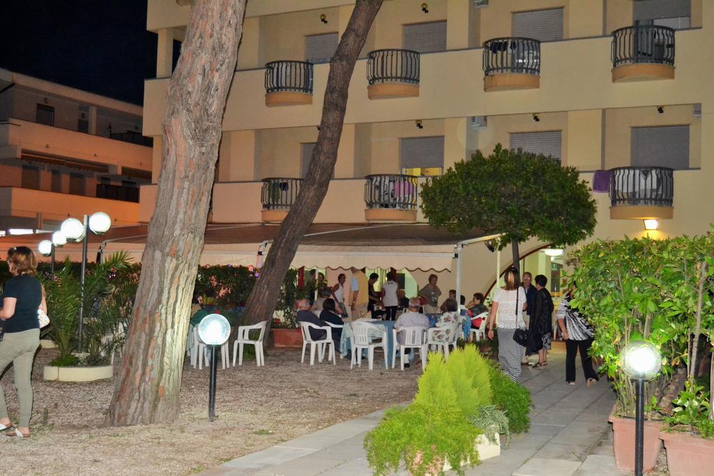 Hotel Quattropalme Tortoreto Exterior foto